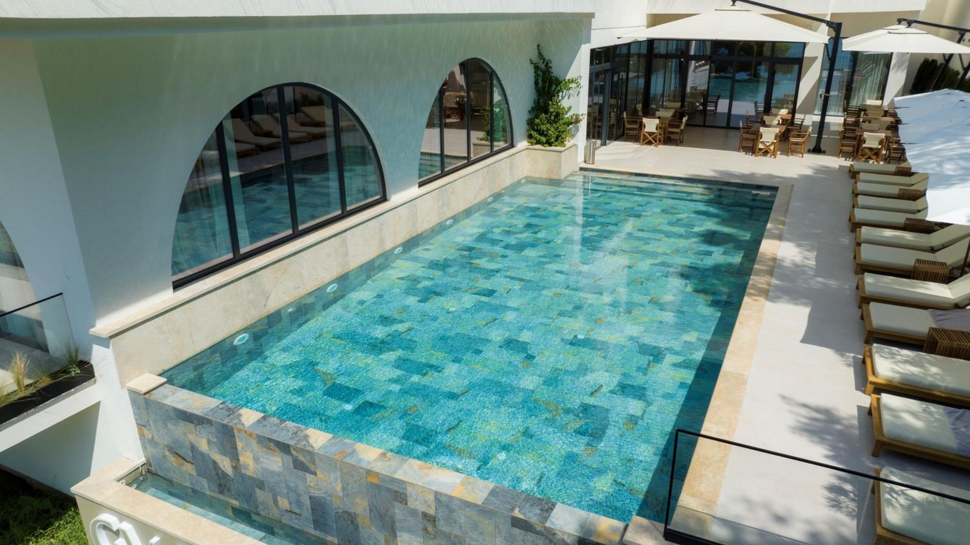 Great White Hotell